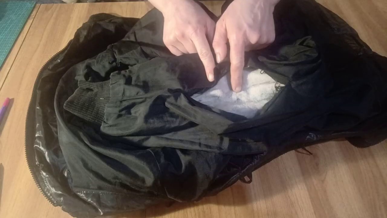 Как заклеить болоневую куртку в домашних условиях: Как заклеить болоневую куртку в домашних условиях