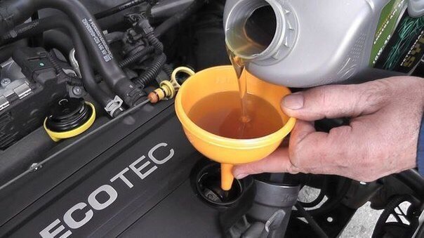 Перелив масла в двигатель чем грозит: Перелив масла в двигателе: чем опасен и как устранить?
