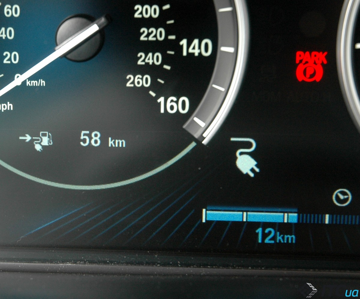 Расход бмв х3. Расход бензина на БМВ 320i. Монитор расхода топлива в BMW. Расход топлива BMW x6 3.0.