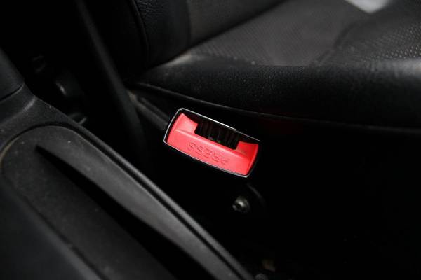 Как разблокировать ремень безопасности: Как разблокировать ремни безопасности при их блокировке в автомобиле