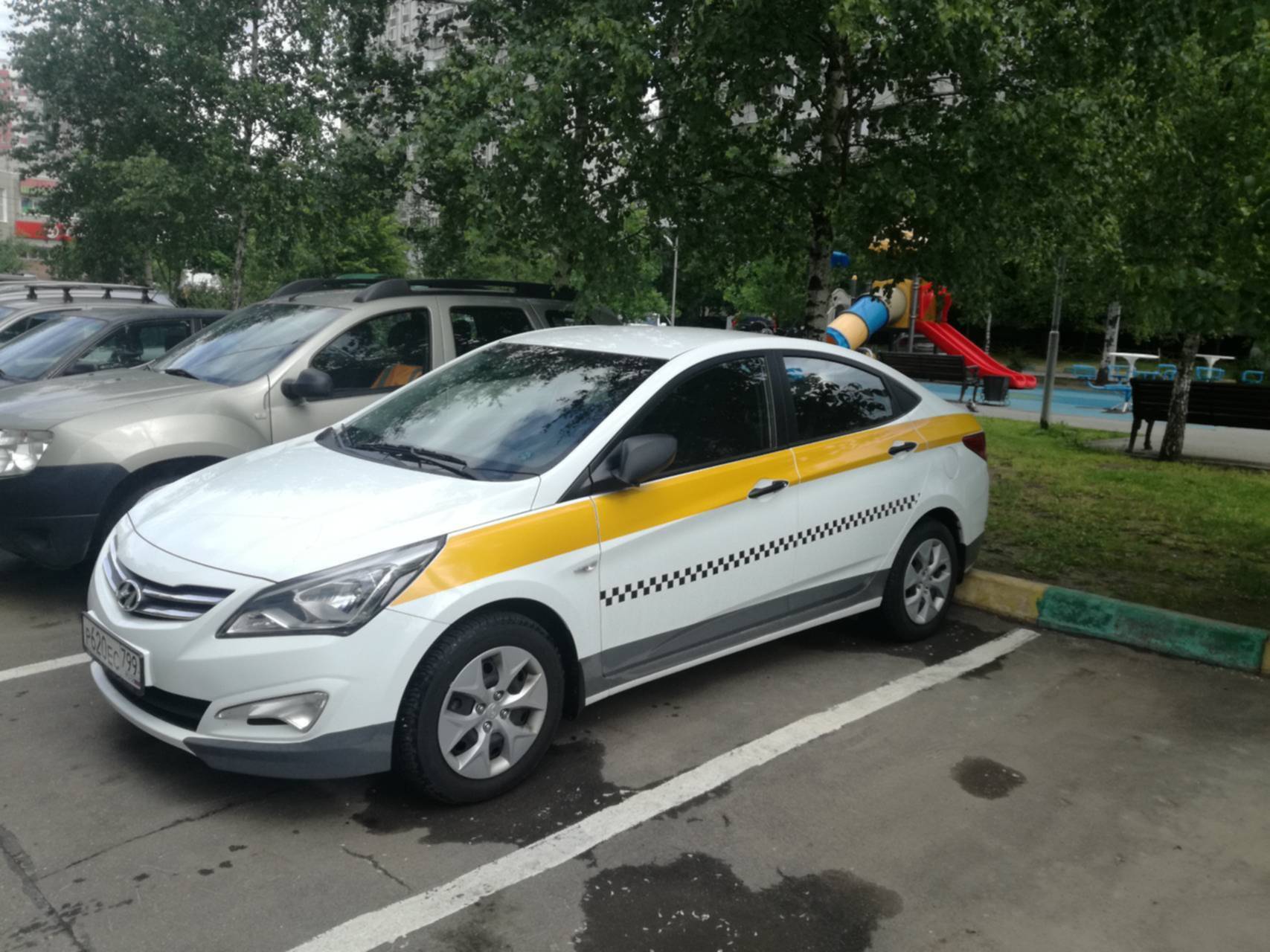 Аренда такси в москве. Hyundai Solaris Taxi. Solaris 2016 такси.