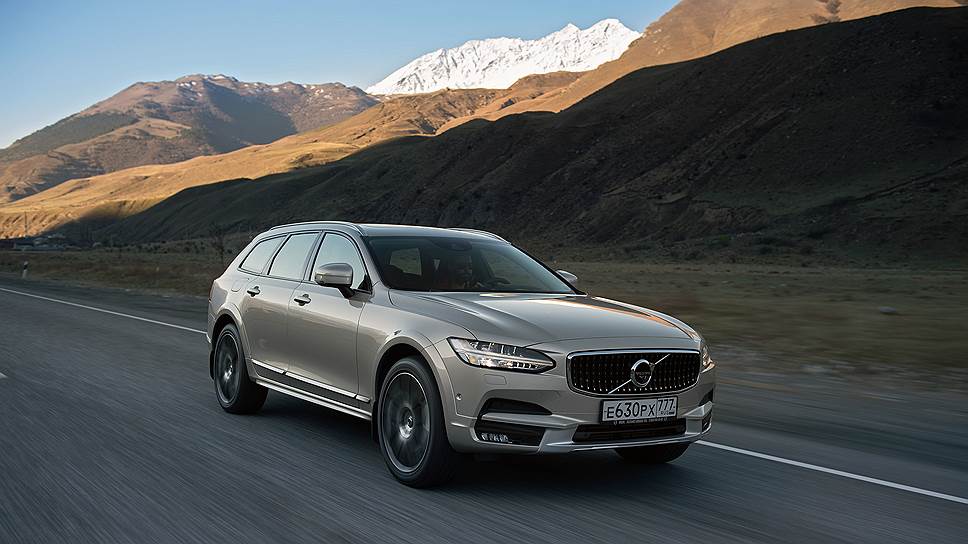 Вольво страна. Volvo s90 Cross Country. Вольво v90 Cross Country бежевая. V90 Cross Country Offroad. Volvo v90 Cross Country 2018 r20.