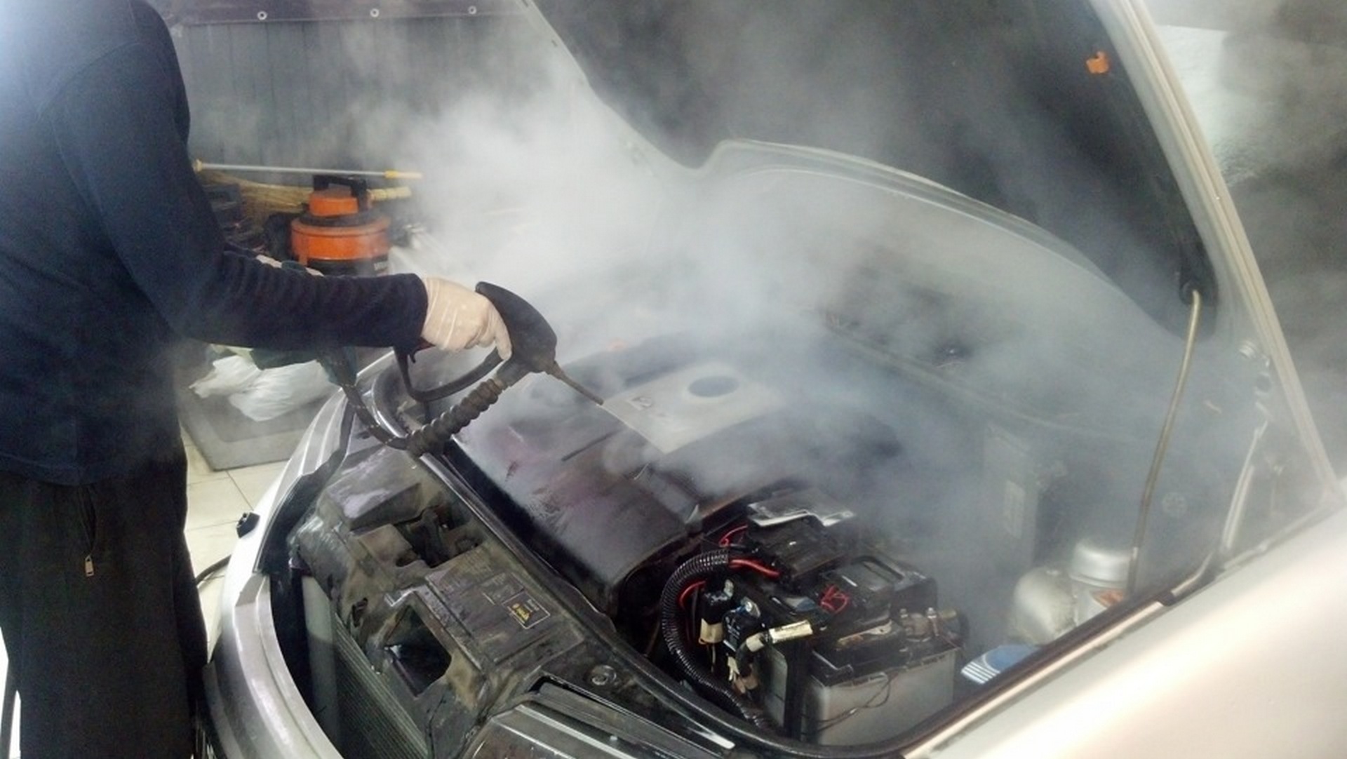 Мойка двигателя автомобиля паром: Тщательная и безопасная мойка двигателя автомобиля в Казани