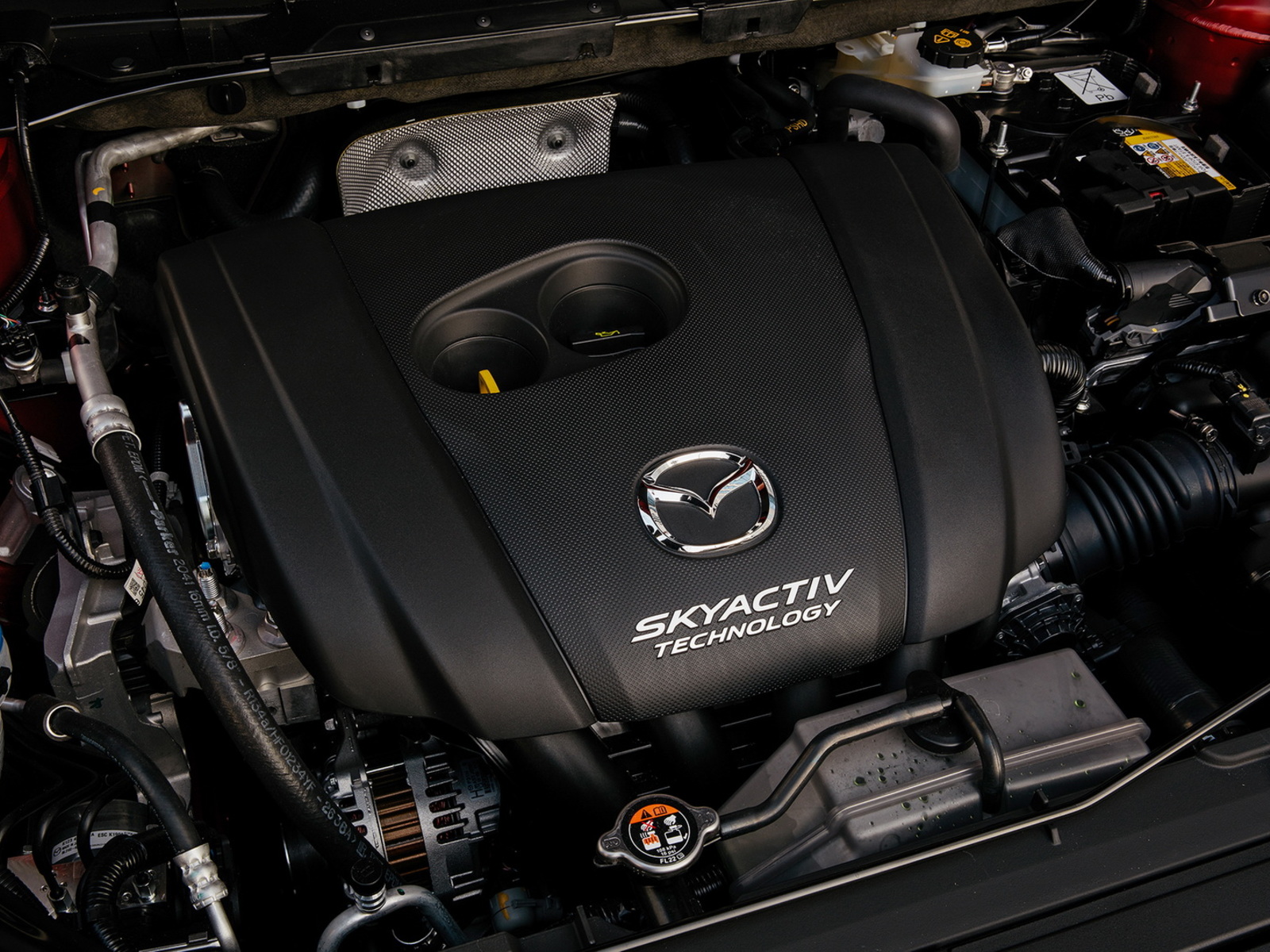 Двигатель мазда сх 5 2.5. Mazda CX 5 SKYACTIV. Двигатель Mazda CX-5 2.0 SKYACTIV. Mazda CX 5 моторный отсек. Двигатель скайактив Мазда.