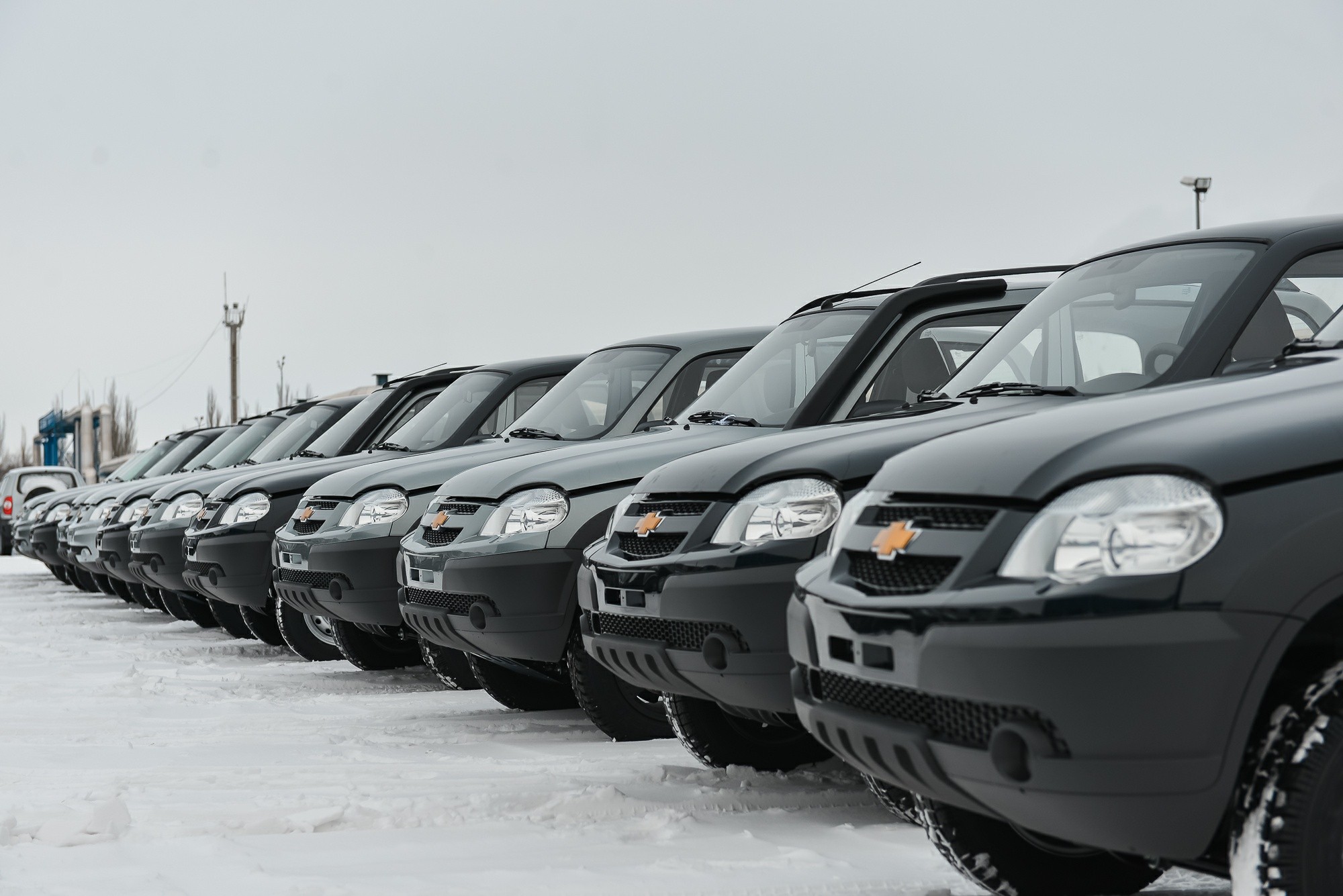 Шевроле нива завод. Шевроле Нива автопарк. Автомобиль Нива Chevrolet. Chevrolet Niva avtopark. Много машин Лада.