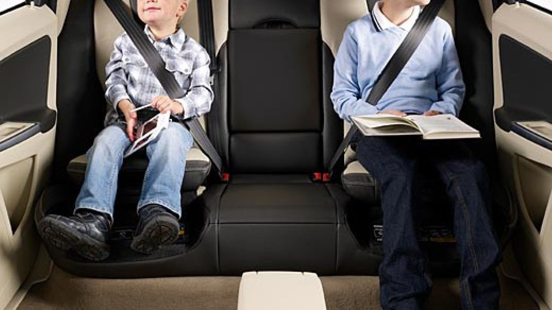 Позваной пассажир. Детский ремень безопасности в машину. Ребенок пассажир. Ребенок пристегнут ремнем безопасности. Пассажир транспортного средства.