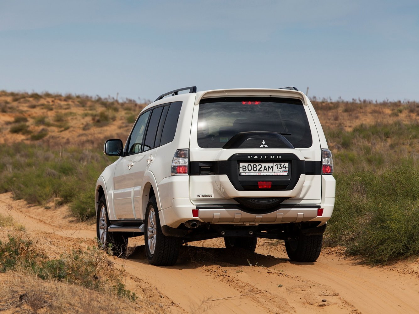 Pajero 4 фото: Фото Mitsubishi Pajero (2006 - 2015)