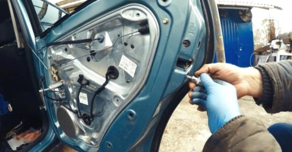 Восстановление уплотнителей дверей автомобиля: Как правильно восстановить уплотнитель двери автомобиля своими руками