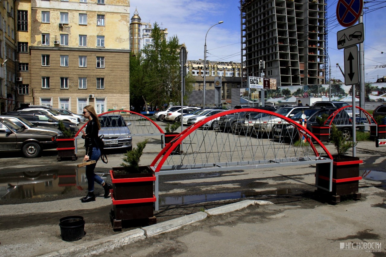 Незаконное ограждение парковочного места во дворе: Незаконное ограждение парковочного места во дворе