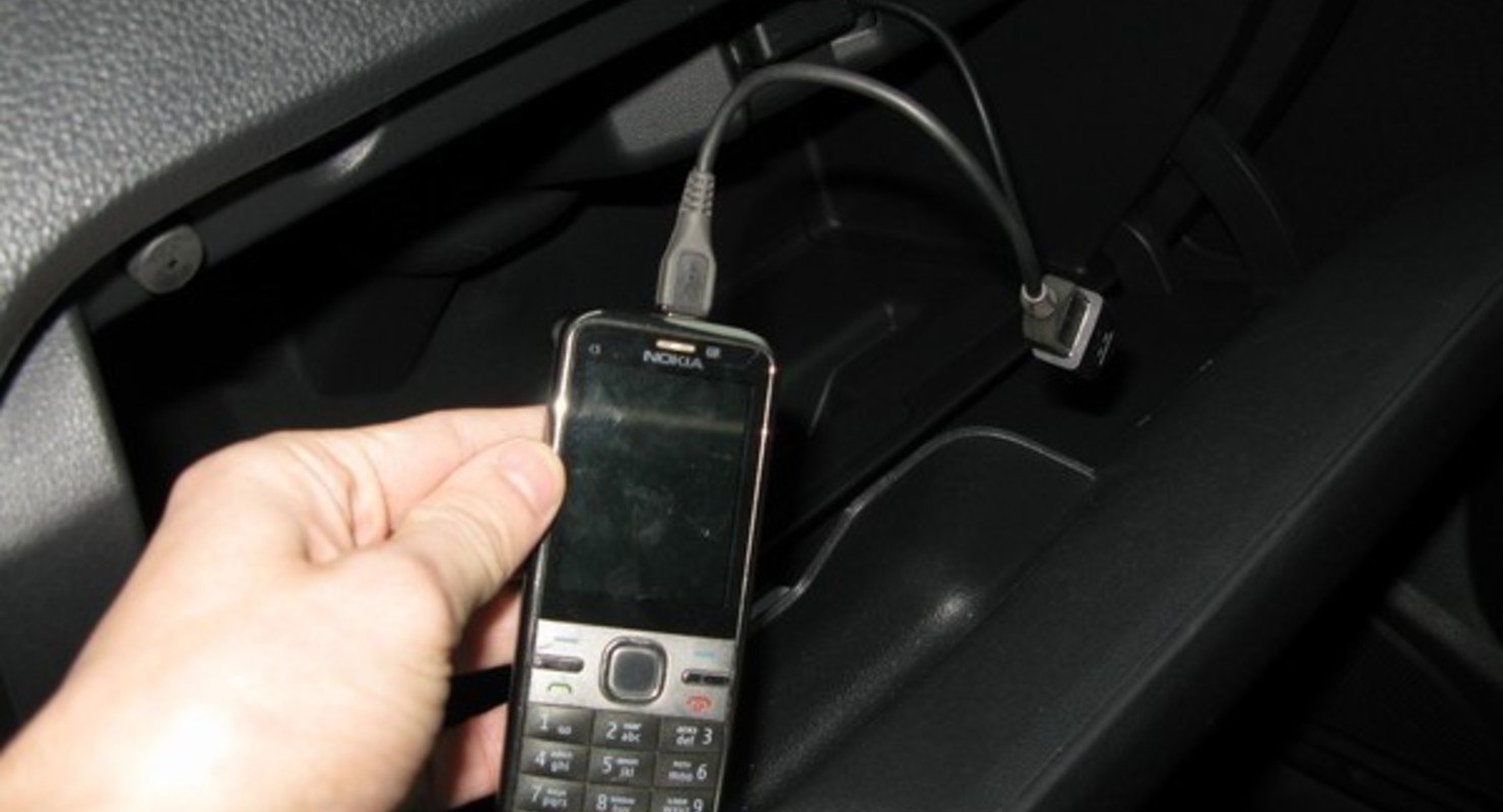 Как подключить телефон к магнитофону через usb: Как слушать музыку в машине с телефона? Через Bluetooth, AUX, USB кабель, трансмиттер
