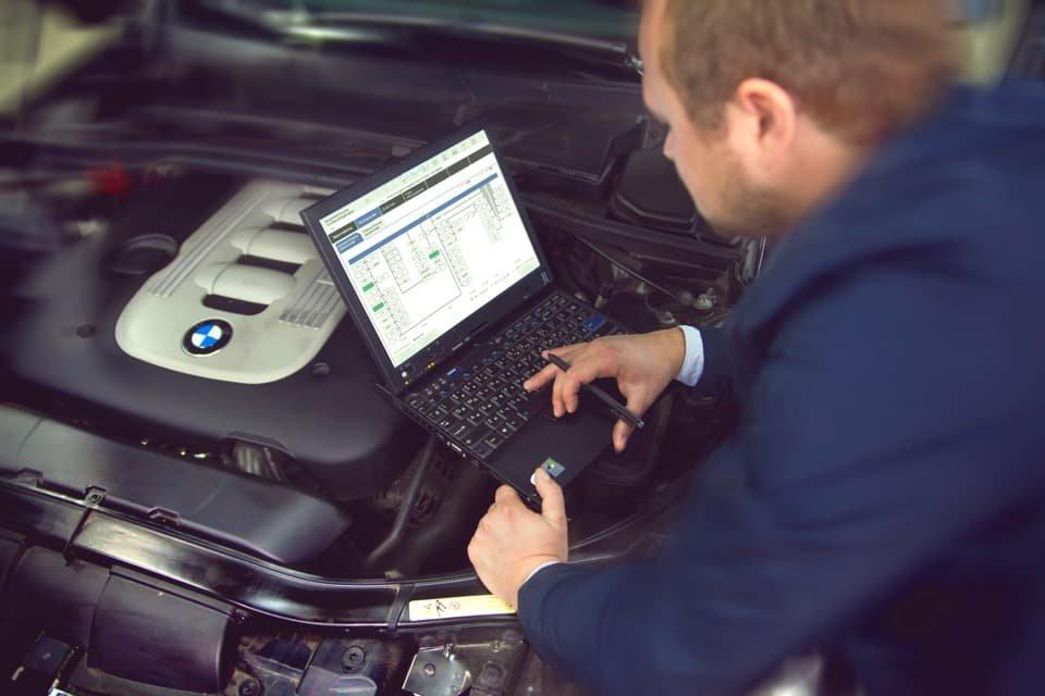 Диагностика акпп автомобиля. BMW Diagnostic. Компьютерная диагностика автомобиля. Автодиагностика BMW. Компьютерная диагностика BMW.