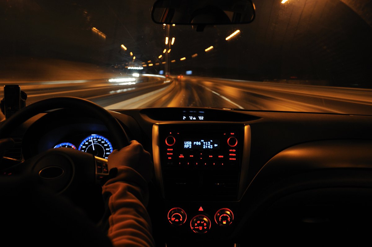 Ночью за рулем: Три главных правила ночной езды на машине от опытных автомобилистов