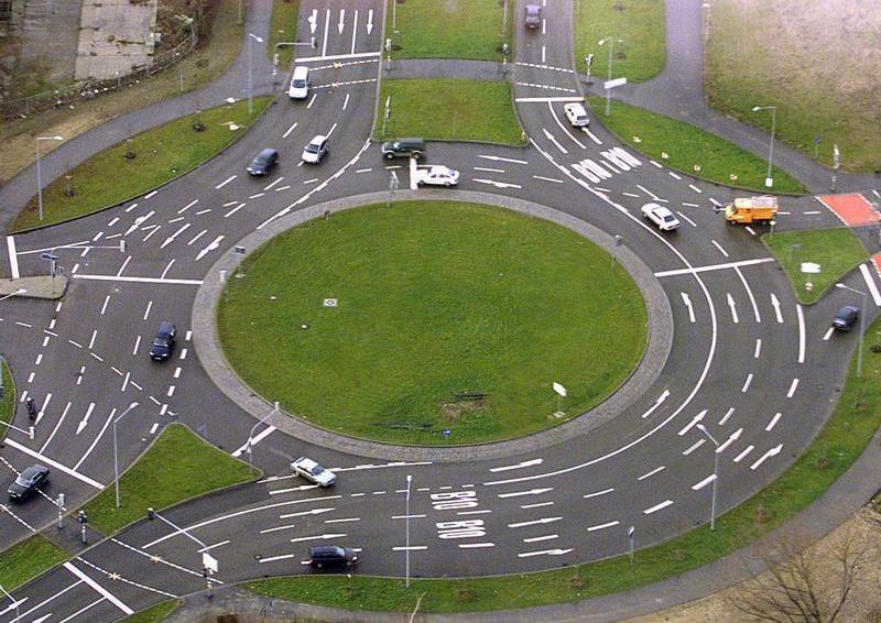 Проезд круговых перекрестков: Как правильно проезжать перекресток с кольцевым движением? | АВТОМОБИЛИ
