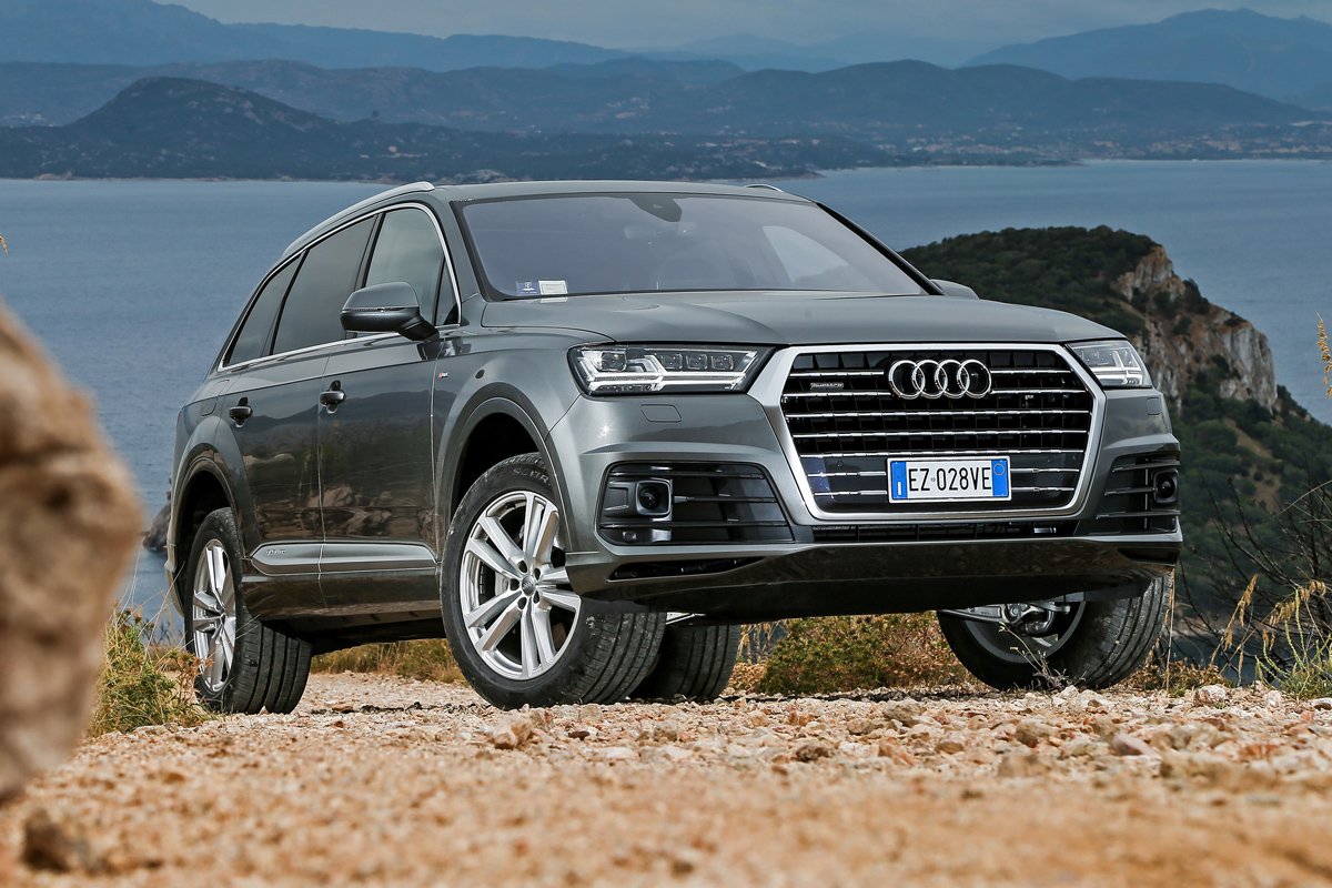 Ауди перестанет. Audi q7. Кроссовер Ауди q7. Ауди а7 кроссовер. Паркетник q7.