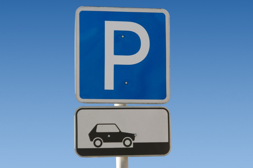 Дорожный знак парковки: Знаки стоянки, остановки и парковки — зоны действия дорожных знаков ПДД