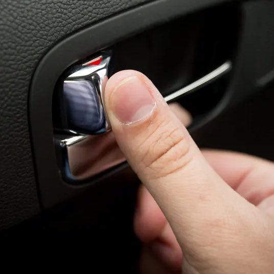 Закрылась машина ключи внутри как открыть: Что делать, если ключи от автомобиля захлопнулись внутри