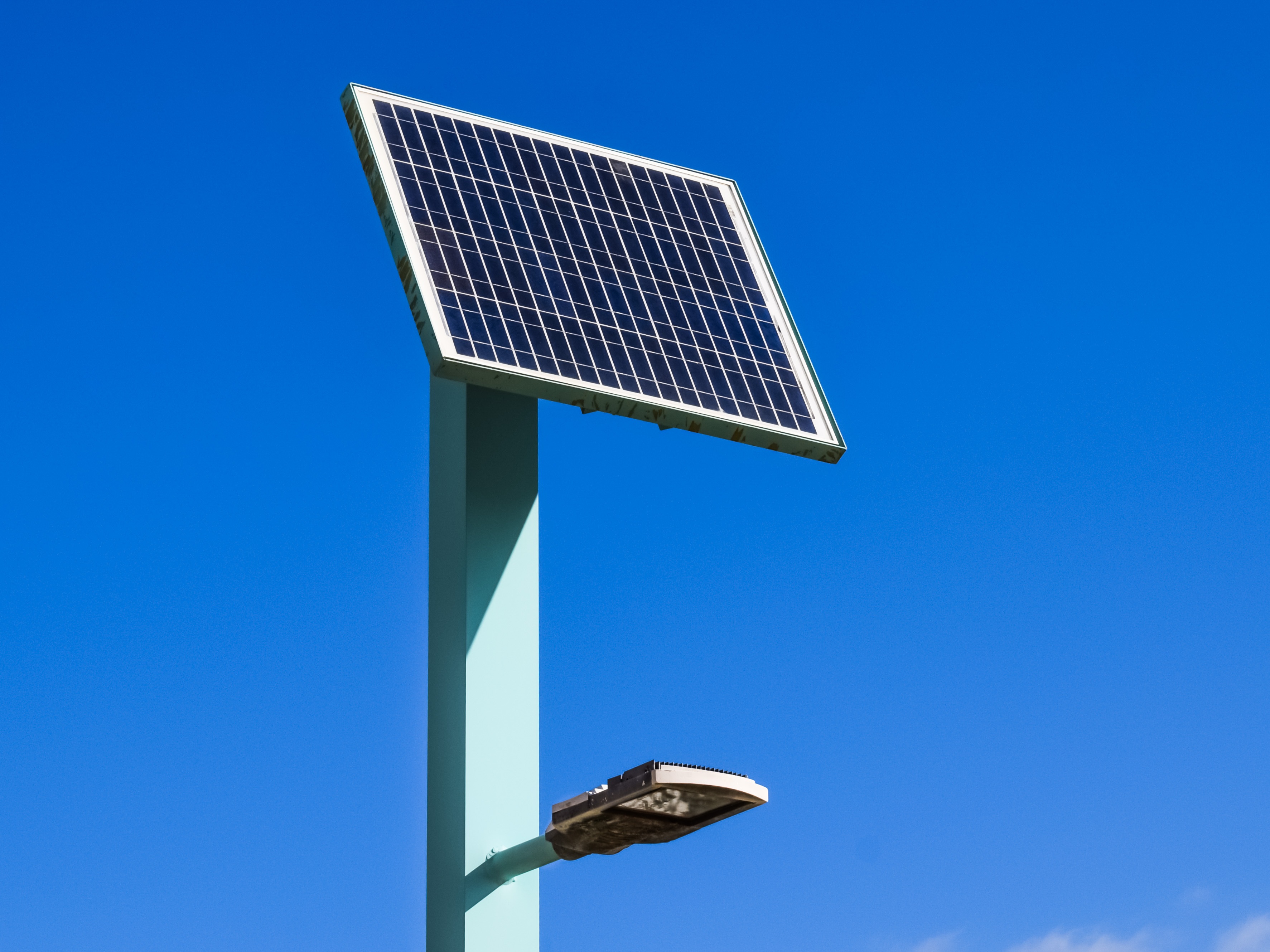 Освещение энергия. Solar Street Light батареи. Освещение на солнечных панелях. Уличное освещение на солнечных панелях. Солнечная энергия экология.