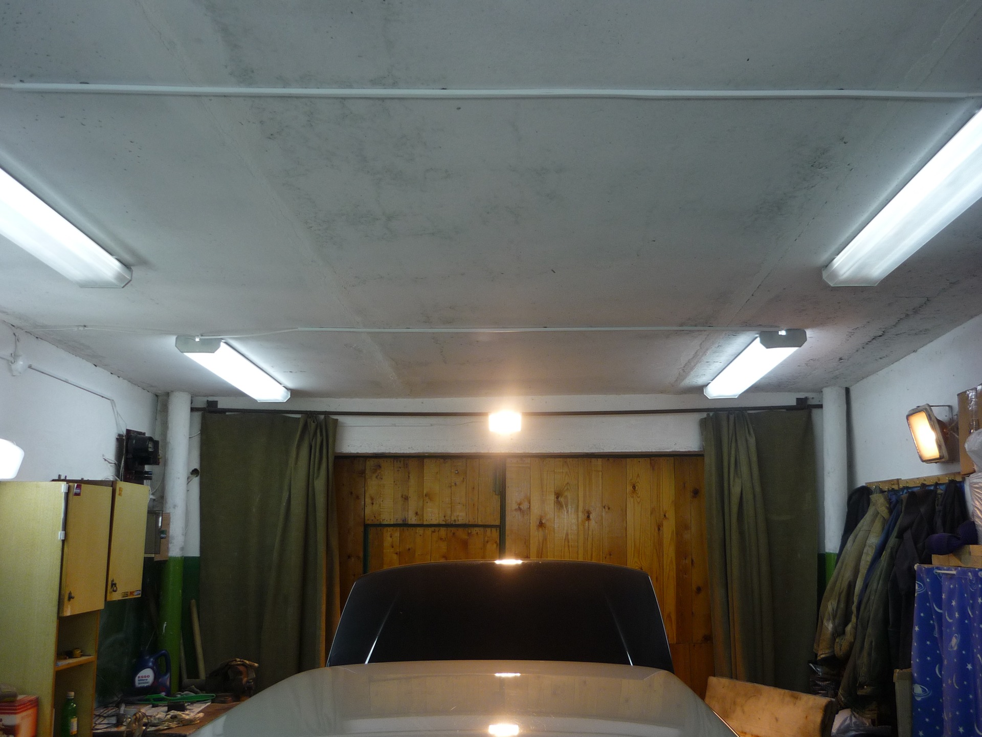 Как сделать свет в гараже своими руками: как сделать свет с прожекторами своими руками, светодиодное автономное освещение в смотровой яме