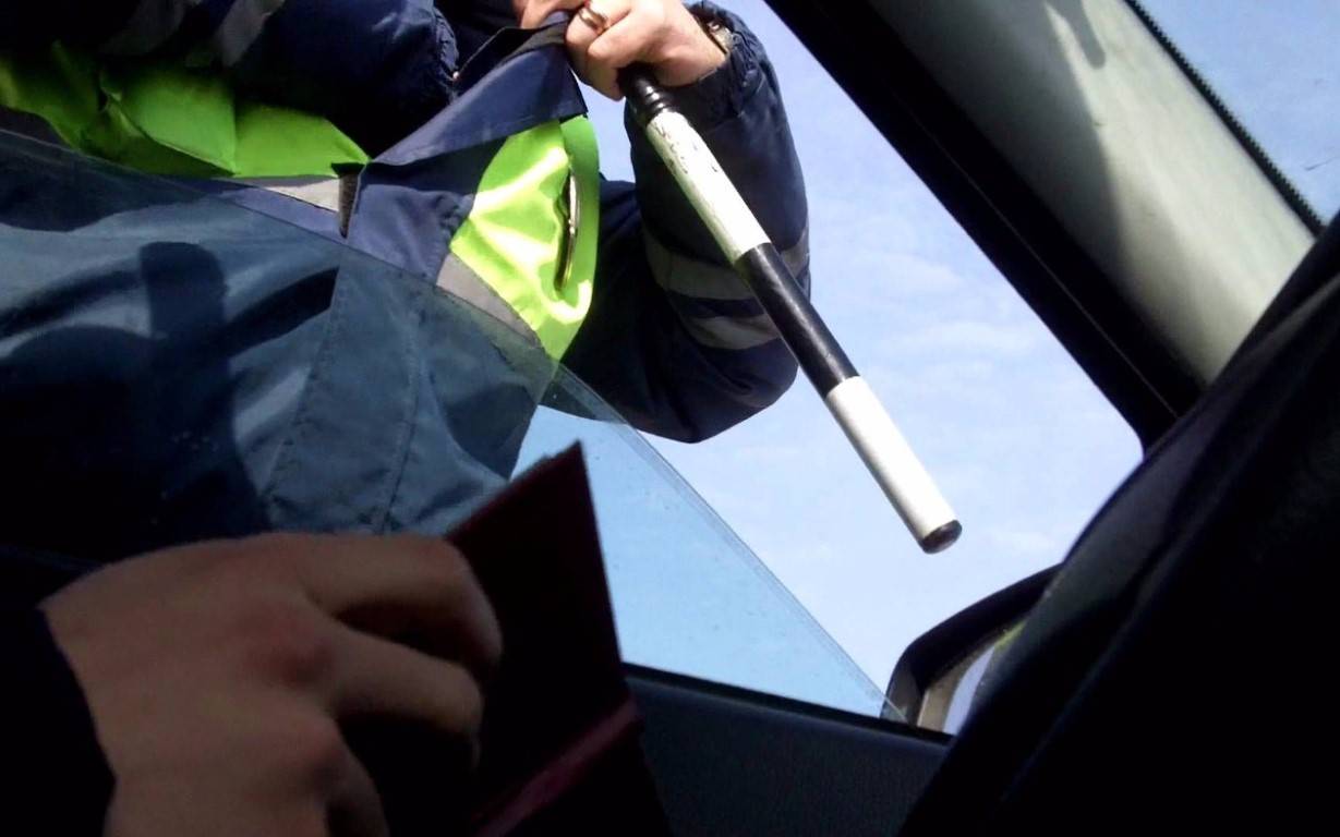 Осмотр багажника инспектором дпс: Обязан ли водитель открывать багажник по просьбе инспектора?