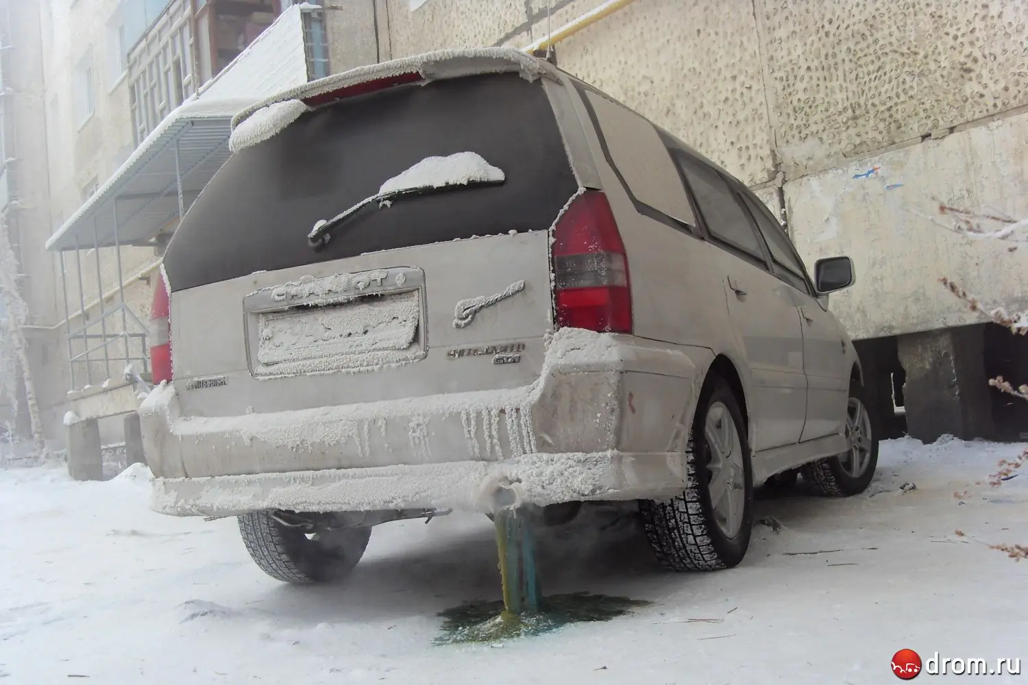 Течет из глушителя: Капает вода из выхлопной трубы: причины и особенности