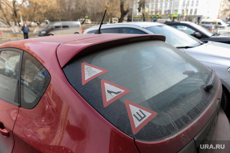 Зачем наклейка шипы: Знак шипы в красном треугольнике на машину ― SmartL