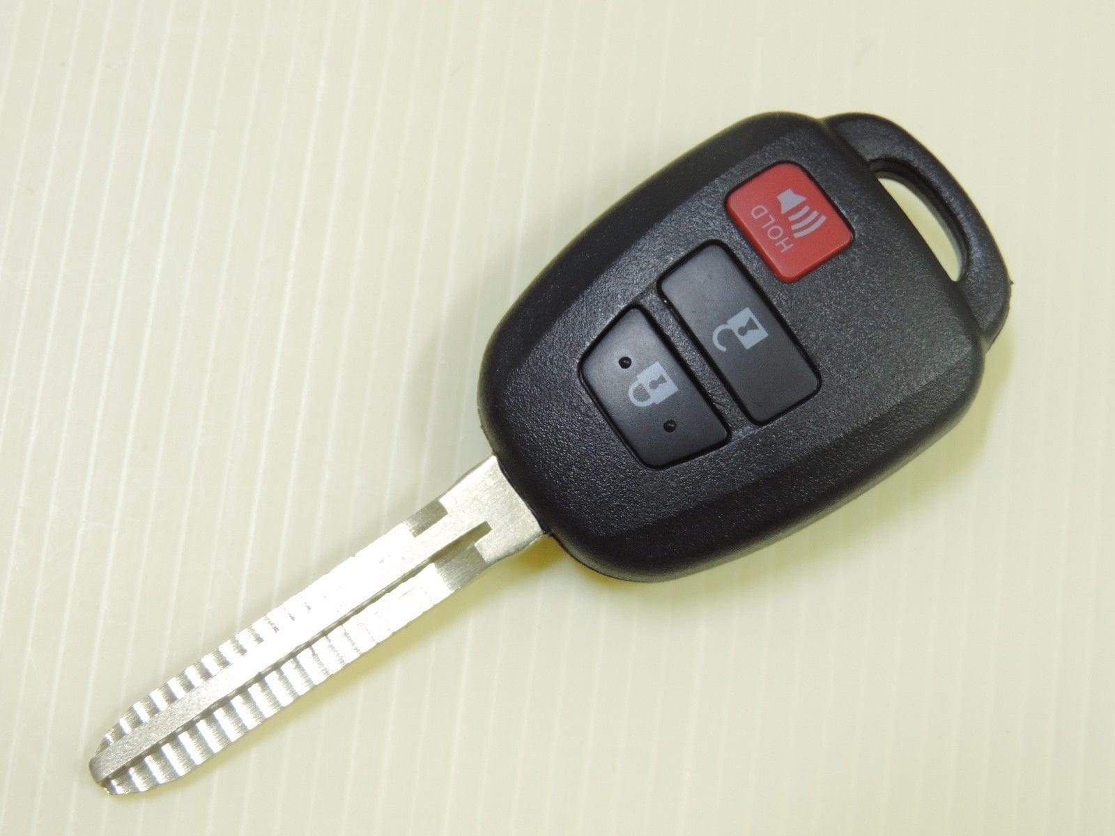 Потерянный ключ. Копия ключа рав 4 2012 Keyless. Дубликат ключей от машины. Запасной ключ от машины. Запасные ключи для автомобиля.