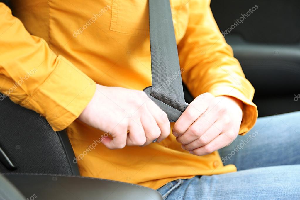 Нужно ли пристегиваться на заднем сидении взрослым: Нужно ли пристегиваться на заднем сиденье авто?