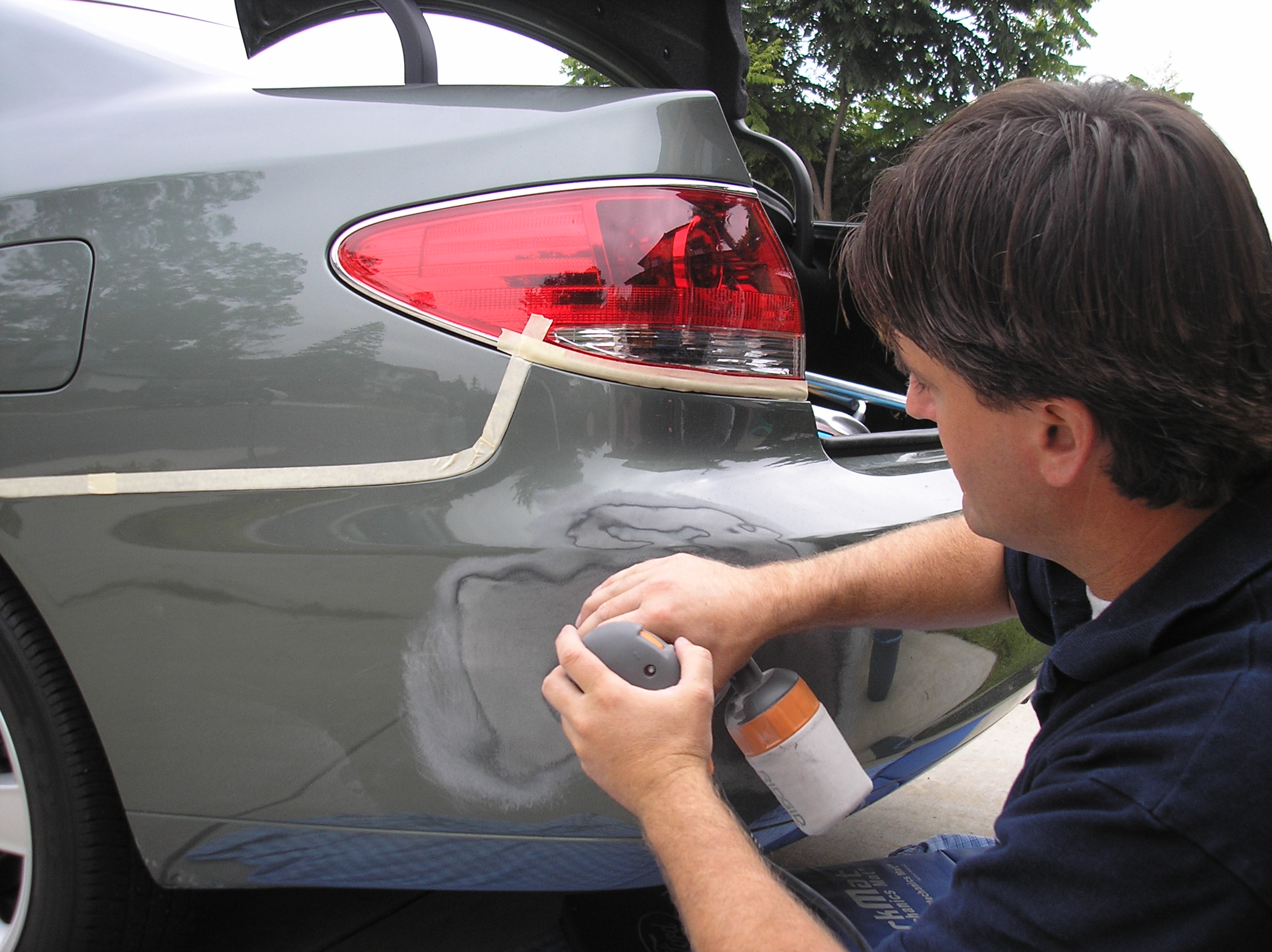 Как снять краску с автомобиля: Чем оттереть краску с машины, чтобы не повредить ЛКП?