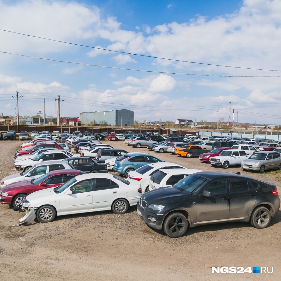 Автомобили с пробегом красноярск. Рынок автомобилей с пробегом. Штраф стоянка автомобилей. Машина на штрафстоянке. Выкуп авто со штрафстоянки.