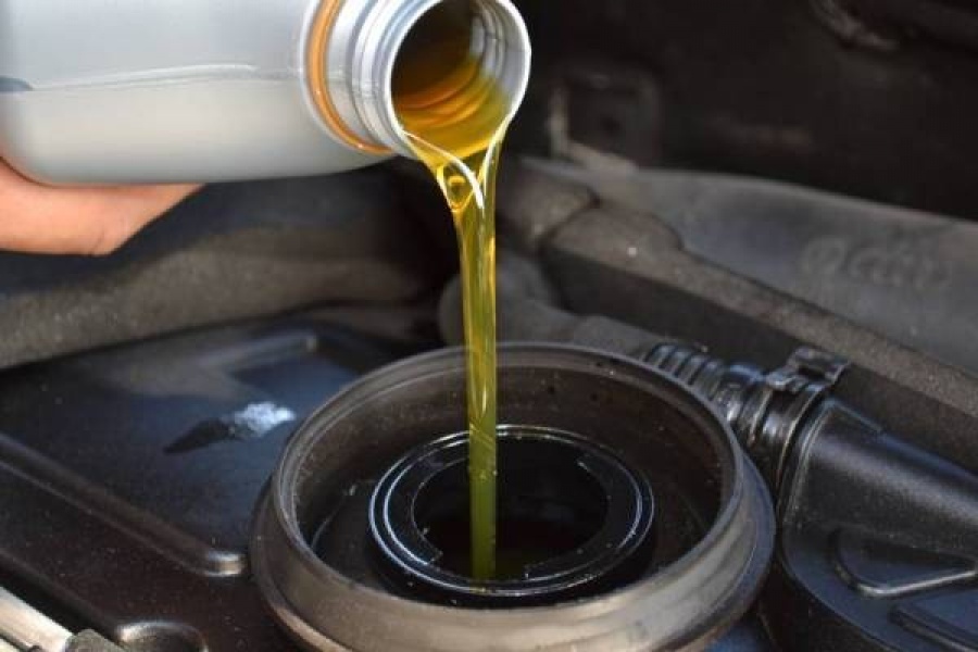 Почему расход масла в двигателе: Повышенный расход моторного масла — главные причины — журнал За рулем