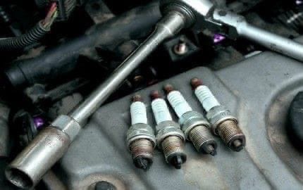 Меняем свечи зажигания: Как правильно поменять свечи зажигания. Советы по замене свечей