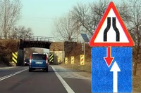 Кто должен уступить дорогу при сужении дороги: кто должен уступать — Российская газета
