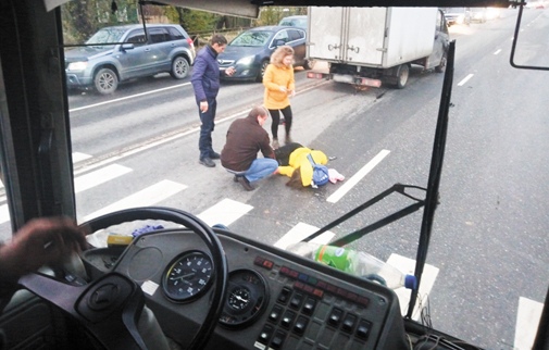 Сбитый пешеход: Если водитель сбил человека, что делать?