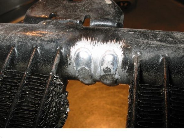 Чем заклеить радиатор охлаждения алюминиевый: Как заклеить алюминиевый радиатор автомобиля