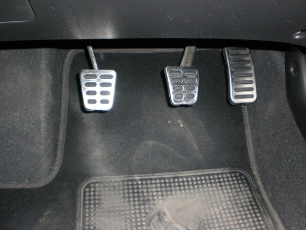 Педаль тормоза и газа расположение на автомате: Коробка автомат – как ей пользоваться
