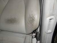 Устранение прожогов сидений автомобиля: Ремонт прожогов салона автомобиля в автосервисе «Автоцарапина»