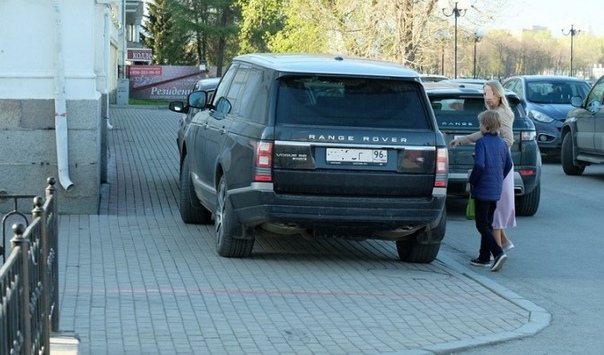 Штраф за езду по тротуару на машине: Во сколько обойдется штраф водителю езду по тротуару в 2022 году?