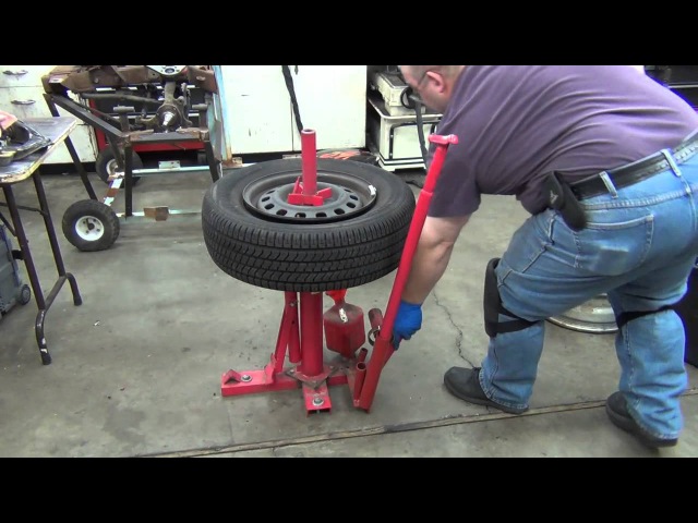 Как самому разбортировать бескамерное колесо: Как снять резину с диска самому, снятие шины с колеса автомобиля