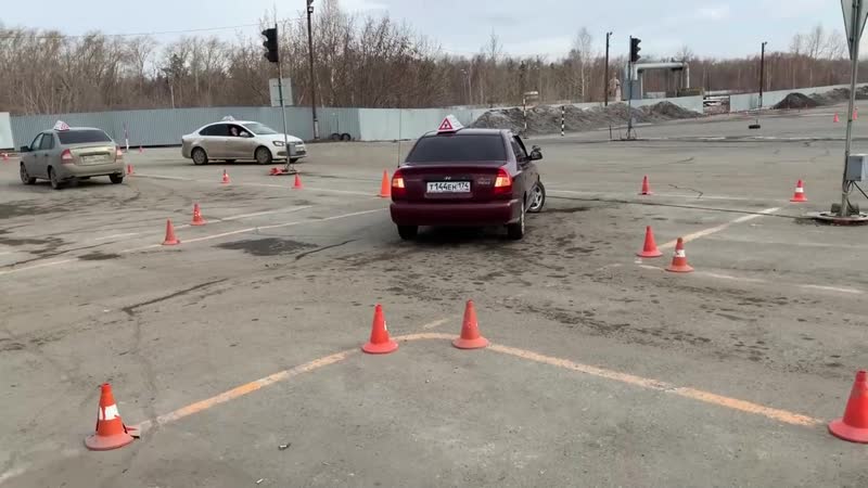 Заезд в бокс задним ходом пошаговая: Как выполнить упражнение «заезд в бокс задним ходом»? пошаговая инструкция манёвра и 5 распространённых ошибок