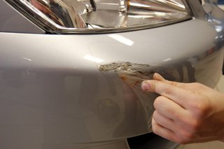 Как снять наклейку с автомобиля: Как удалить наклейку с автомобиля — Авто блог