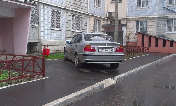 Куда жаловаться на автомобили припаркованные на тротуаре: Куда жаловаться, если во дворе парковка на тротуаре?