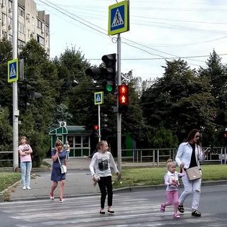 Пешеход вне пешеходного перехода: Как и когда нужно пропускать пешеходов