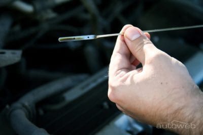 Как проверять масло: Как проверить уровень и долить масло в двигатель автомобиля? Автоблог Авилон