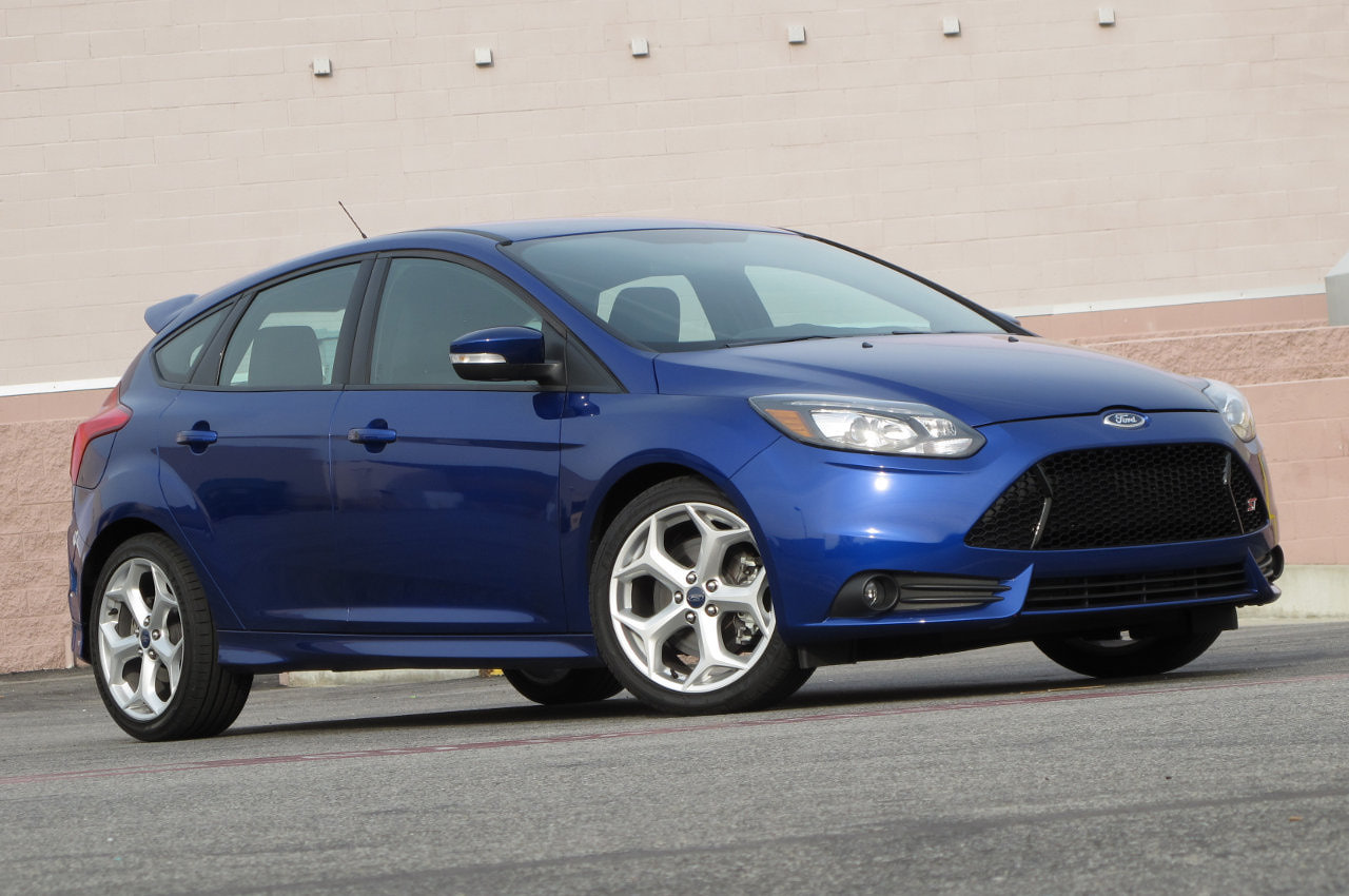 Cars focus. Ford Focus St 2014. Ford Focus 2014 хэтчбек. Ford Focus 2 2014. Ford Focus 3 USA.