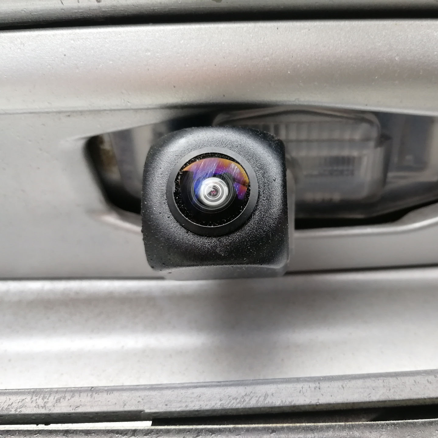 Как закрепить камеру заднего вида на автомобиль: Установка камеры заднего вида