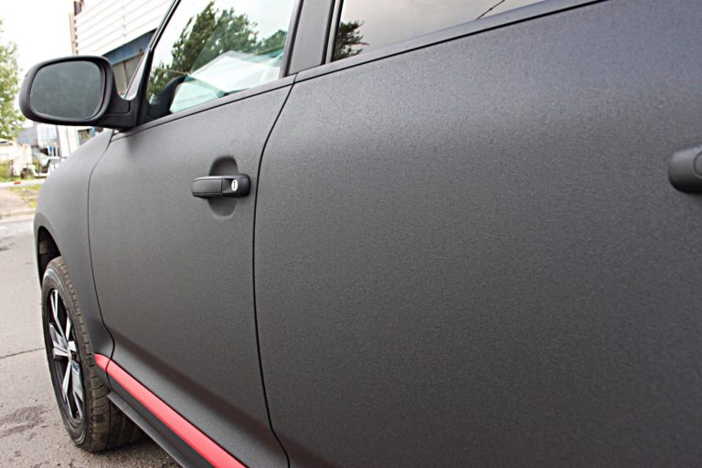 Защита краски автомобиля: Как защитить кузов от сколов и царапин