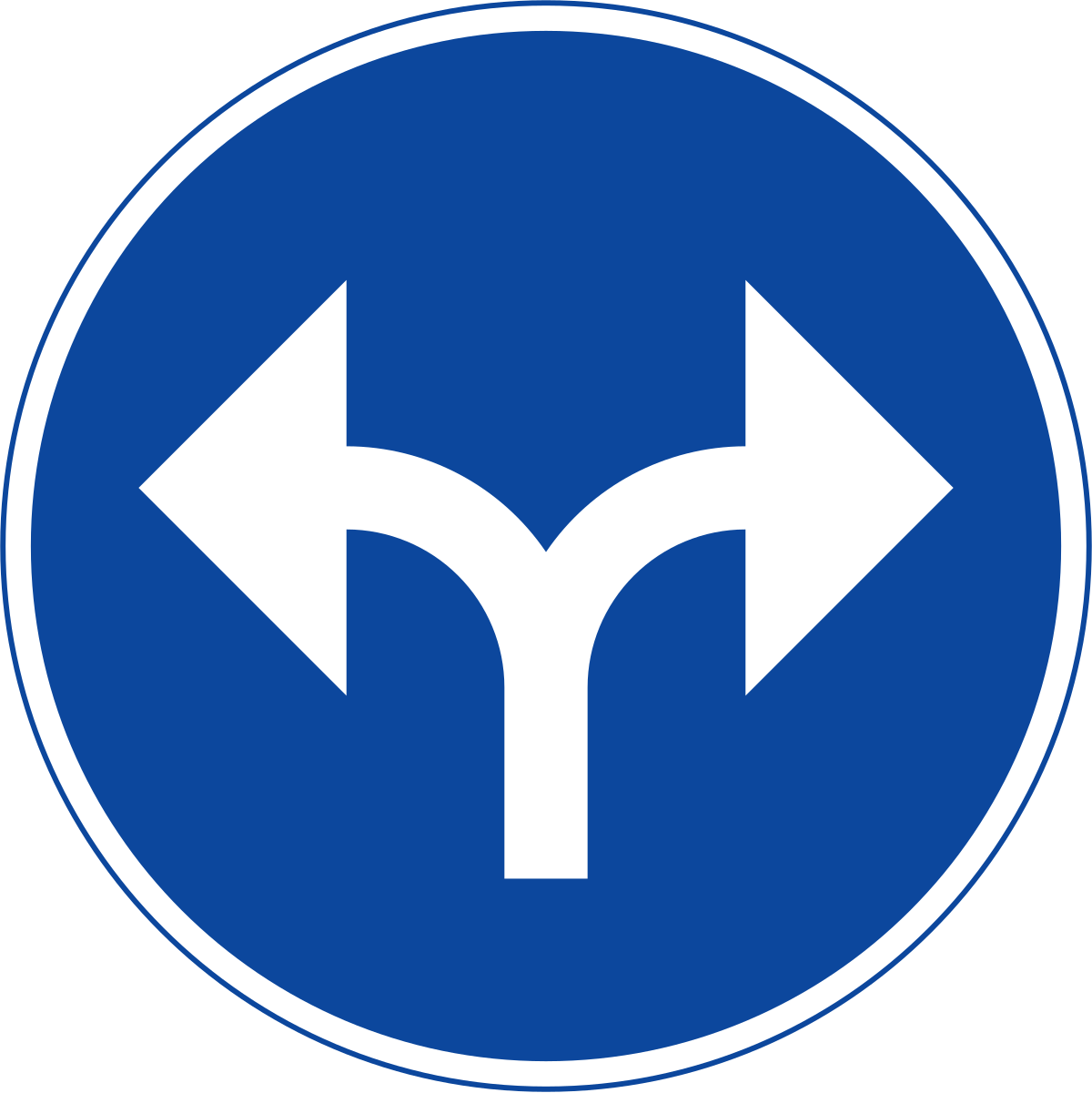 Дорожная стрелка. Знак 4.1.6 движение направо или налево. Знак направление движения. Дорожные знаки стрелки. Знак поворот направо.