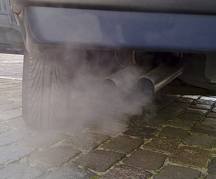 Синий дым из выхлопной трубы дизельного двигателя: Почему дымит синим, причины и последствия когда идет синий дым из выхлопной трубы