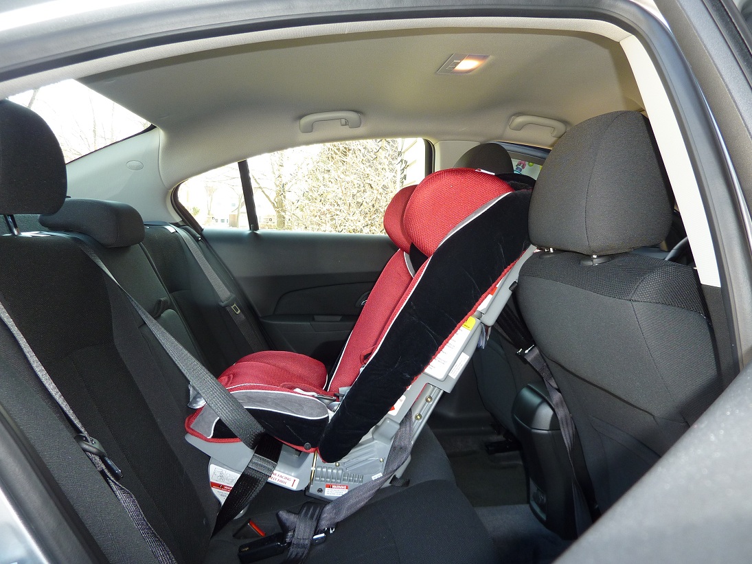 Как устанавливать детское кресло: Как установить и пристегивать детское кресло в машине