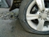 Пробитое колесо: Что делать, если пробито колесо и нет запаски?
